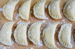 Пошаговые рецепты вареников с творогом - как приготовить вкусное тесто, сладкую или соленую начинку