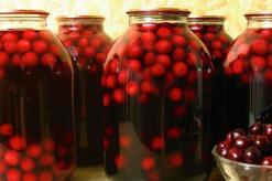 Рецепти за вкусни компоти од цреши за зима: витамини во тегла Затворете тегла од 3 литри компот од цреши